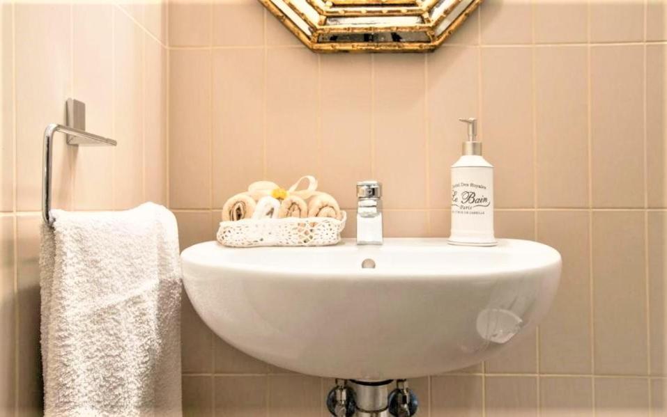 Charming Suite Cavour Heart Of ฟลอเรนซ์ ภายนอก รูปภาพ